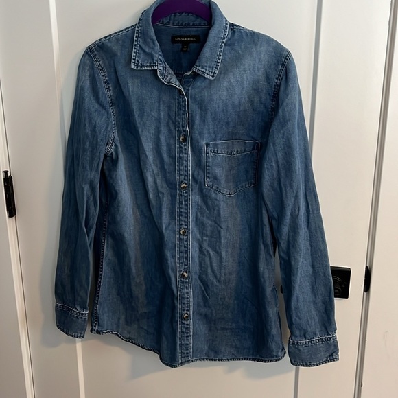 Banana Republic Denim Chambray Button Down Shirt EUC - Picture 2 of 9